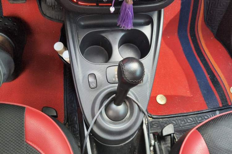 Used smart fortwo 2015 1.0L 52 kW hardtop Dynamic version Gear Lever