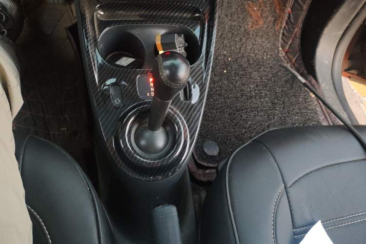 Used smart fortwo 2015 1.0L 52 kW Hardtop Passion Edition Gear Lever