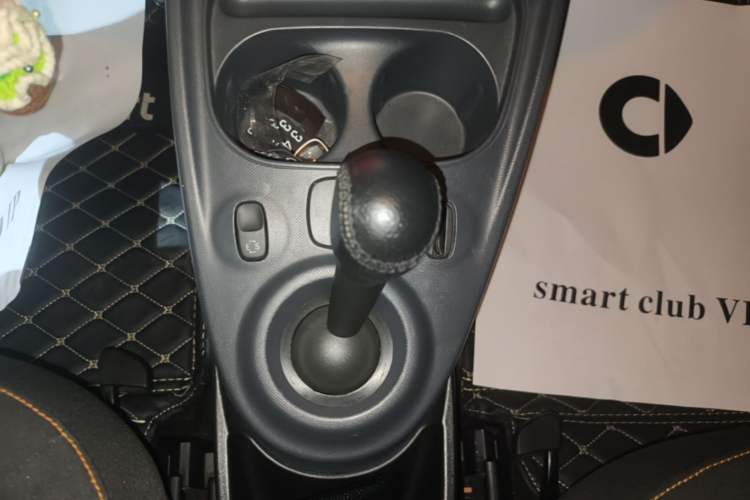 Used smart fortwo 2015 1.0L 52 kW Hardtop Passion Edition Gear Lever