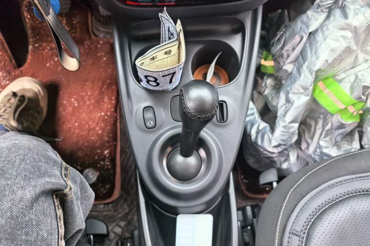 Used smart fortwo 2015 1.0L 52 kW Hardtop Passion Edition Gear Lever