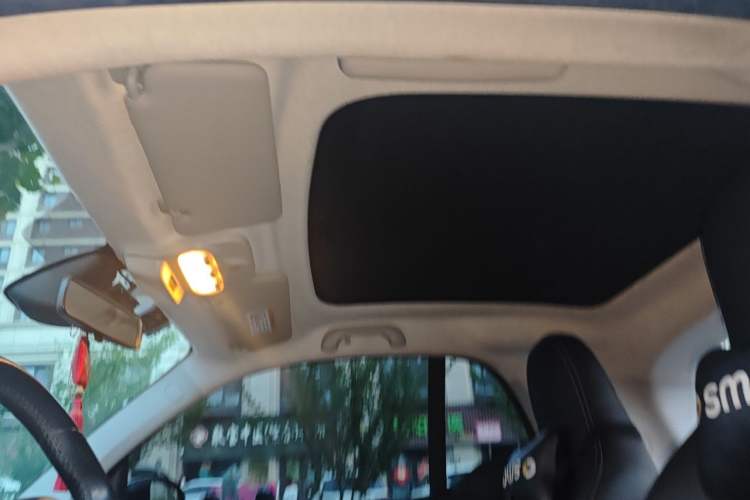 Used smart fortwo 2015 1.0L 52 kW Hardtop Passion Edition Headliner
