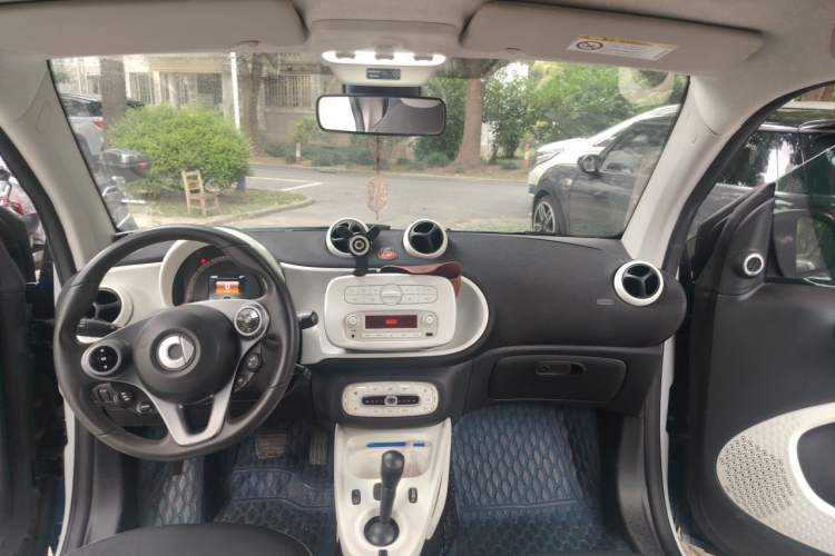 Used smart fortwo 2015 1.0L 52 kW Hardtop Passion Edition Headliner