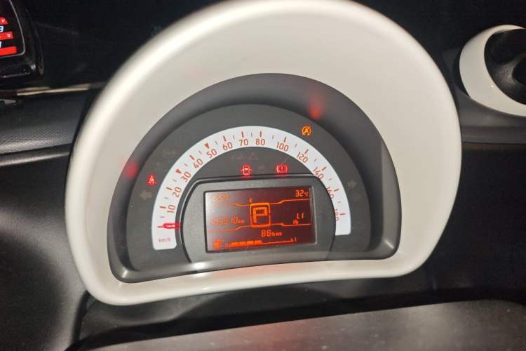 Used smart fortwo 2015 1.0L 52 kW hardtop Dynamic version Instrument Cluster