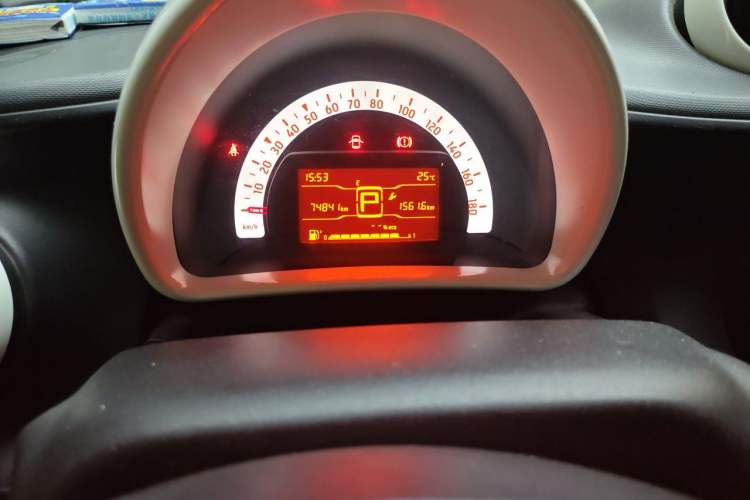 Used smart fortwo 2015 1.0L 52 kW hardtop Dynamic version Instrument Cluster