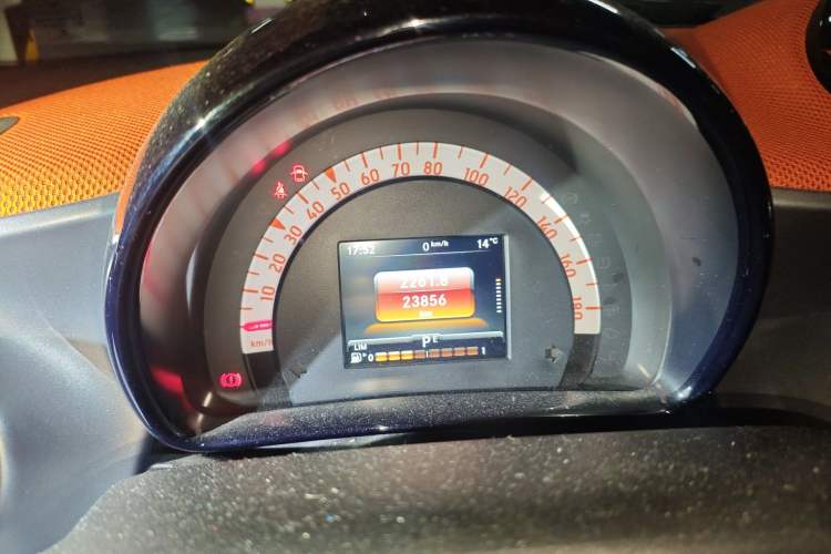 Used smart fortwo 2015 1.0L 52 kW Hardtop Passion Edition Instrument Cluster