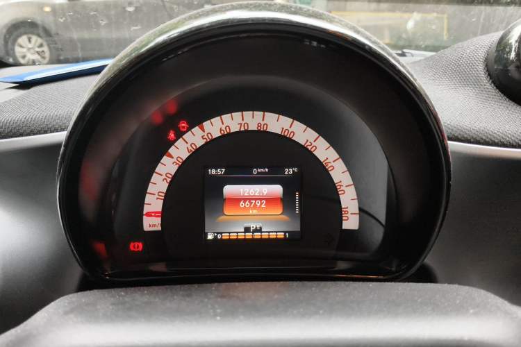 Used smart fortwo 2015 1.0L 52 kW Hardtop Passion Edition Instrument Cluster