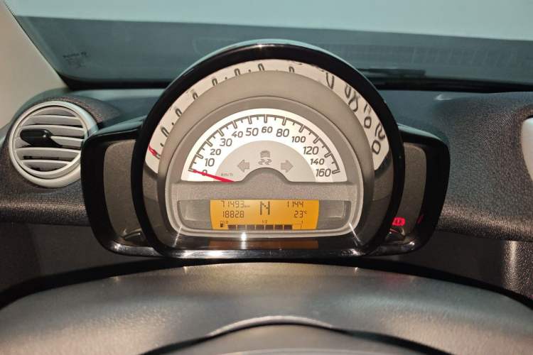 Used smart fortwo 2015 1.0 MHD New Year Special Edition Instrument Cluster