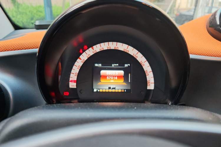 Used smart fortwo 2015 1.0L 52 kW Hardtop Passion Edition Instrument Cluster