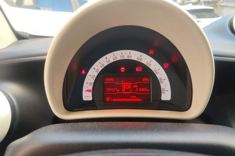 Used smart fortwo 2015 1.0L 52 kW hardtop Dynamic version Instrument Cluster