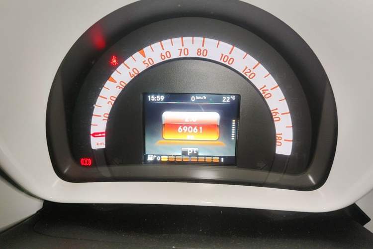 Used smart fortwo 2015 1.0L 52 kW Hardtop Passion Edition Instrument Cluster