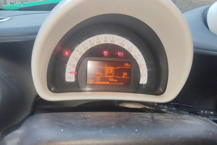 Used smart fortwo 2015 1.0L 52 kW hardtop Dynamic version Instrument Cluster