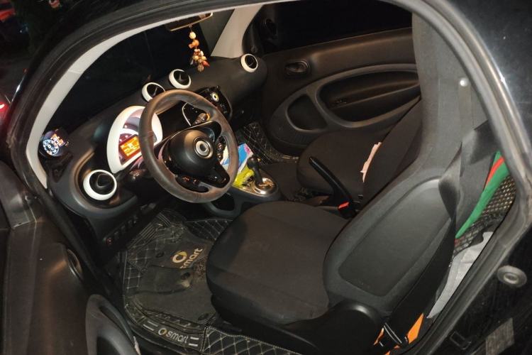 Used smart fortwo 2015 1.0L 52 kW hardtop Dynamic version Left Front Seat