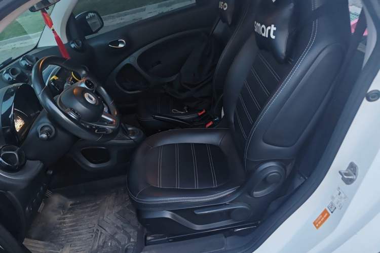 Used smart fortwo 2015 1.0L 52 kW Hardtop Passion Edition Left Front Seat