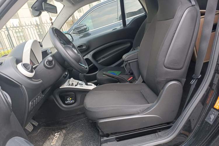 Used smart fortwo 2015 1.0L 52 kW hardtop Dynamic version Left Front Seat