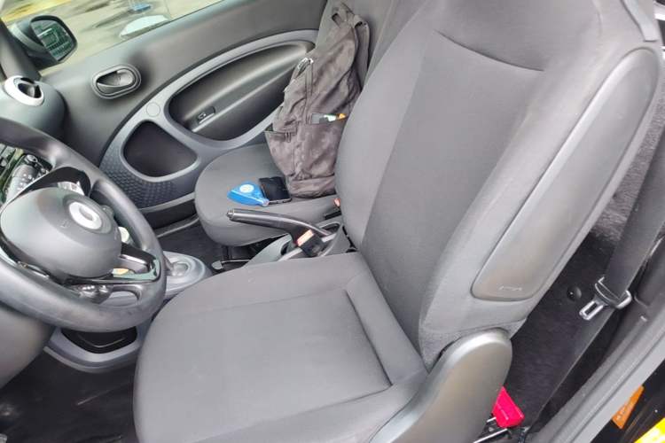 Used smart fortwo 2015 1.0L 52 kW hardtop Dynamic version Left Front Seat