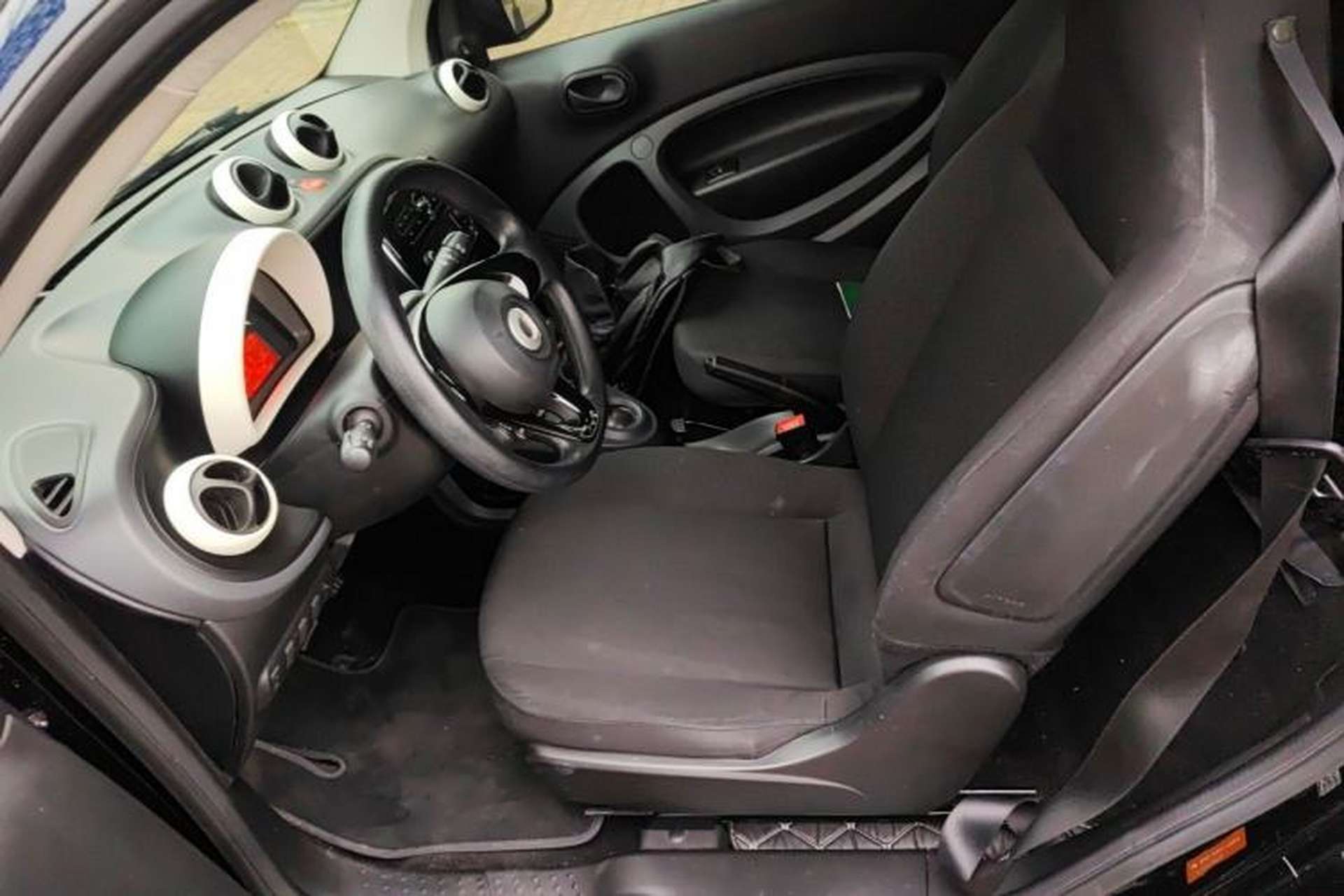 Used smart fortwo 2015 1.0L 52 kW hardtop Dynamic version Left Front Seat