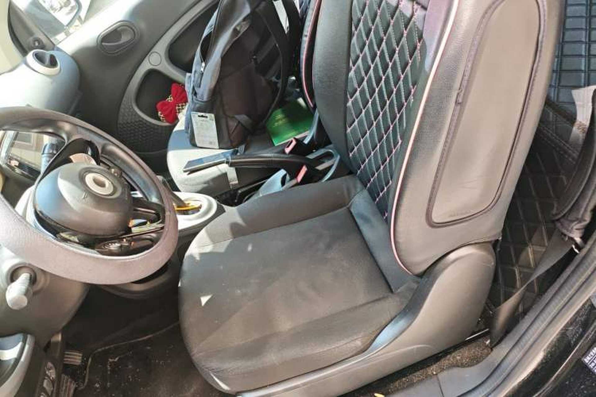 Used smart fortwo 2015 1.0L 52 kW hardtop Dynamic version Left Front Seat