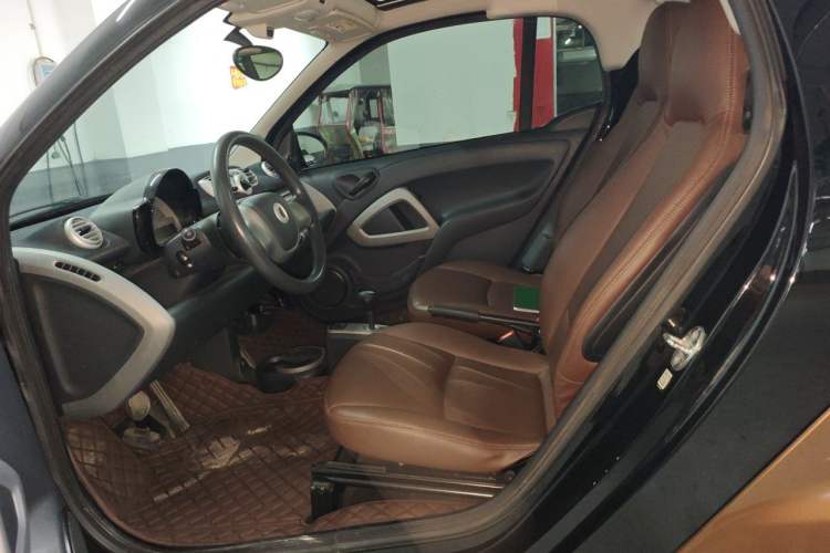 Used smart fortwo 2015 1.0 MHD New Year Special Edition Left Front Seat