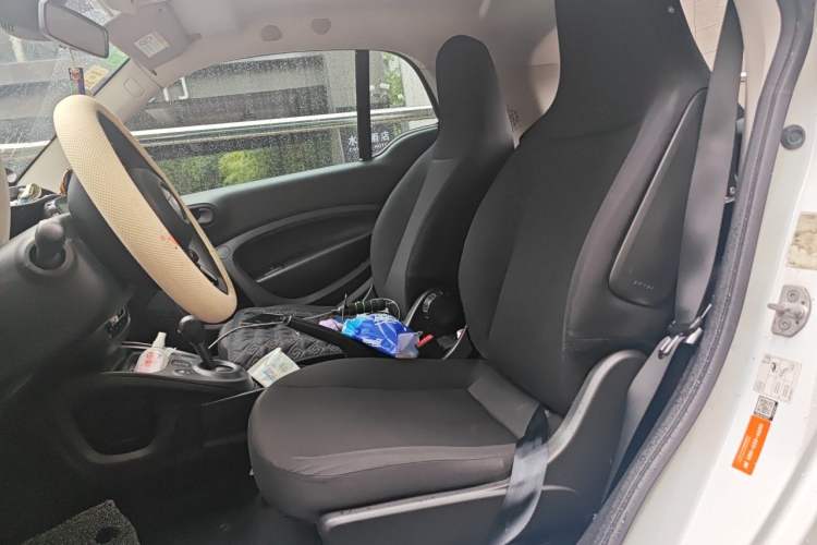 Used smart fortwo 2015 1.0L 52 kW hardtop Dynamic version Left Front Seat