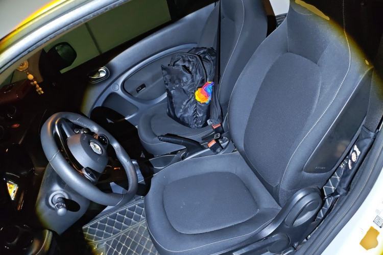 Used smart fortwo 2015 1.0L 52 kW Hardtop Passion Edition Left Front Seat