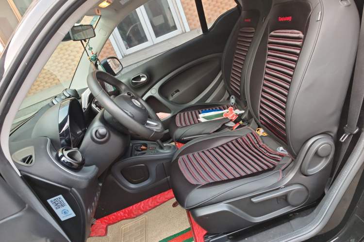 Used smart fortwo 2015 1.0L 52 kW Hardtop Passion Edition Left Front Seat