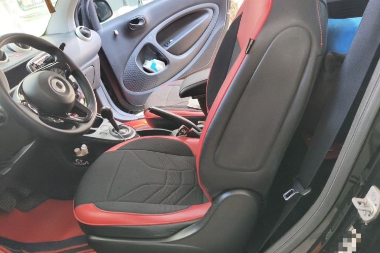 Used smart fortwo 2015 1.0L 52 kW hardtop Dynamic version Left Front Seat