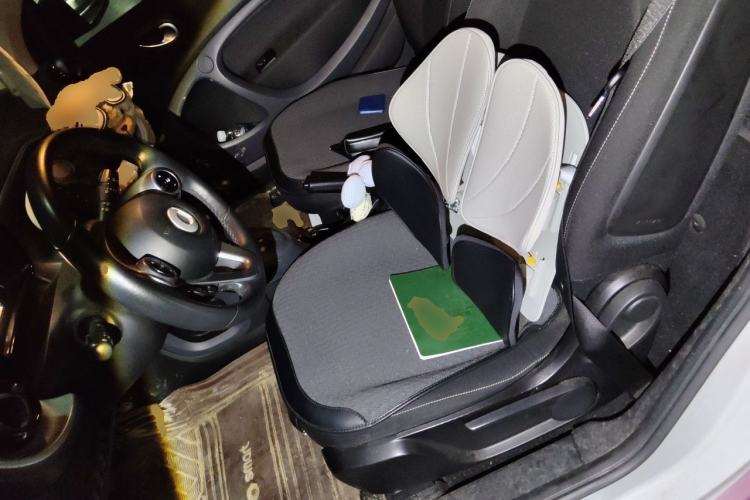 Used smart fortwo 2015 1.0L 52 kW Hardtop Passion Edition Left Front Seat