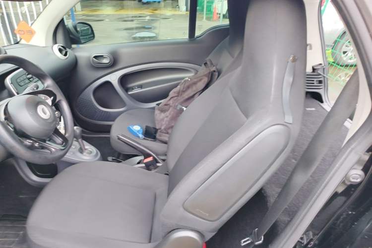 Used smart fortwo 2015 1.0L 52 kW hardtop Dynamic version Left Rear Seat