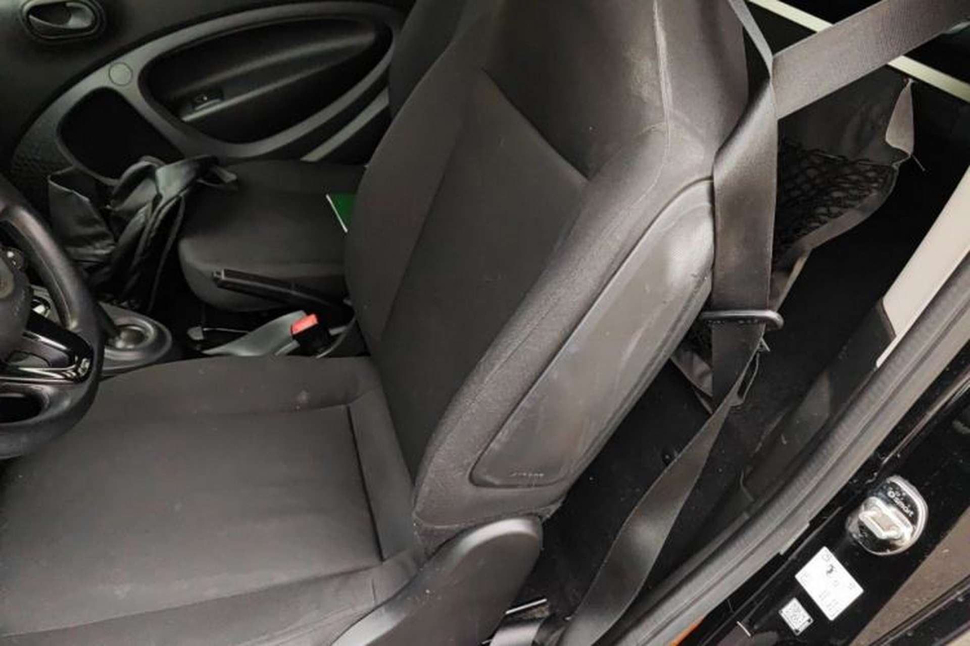 Used smart fortwo 2015 1.0L 52 kW hardtop Dynamic version Left Rear Seat