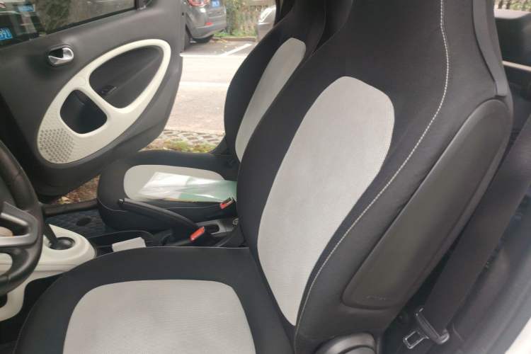 Used smart fortwo 2015 1.0L 52 kW Hardtop Passion Edition Left Rear Seat