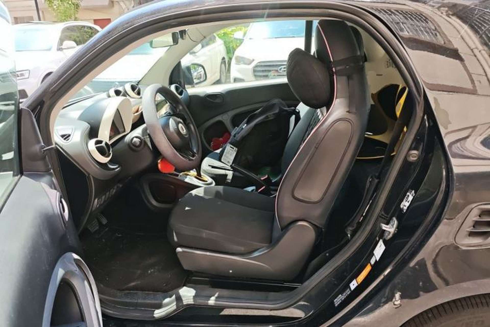 Used smart fortwo 2015 1.0L 52 kW hardtop Dynamic version Left Rear Seat