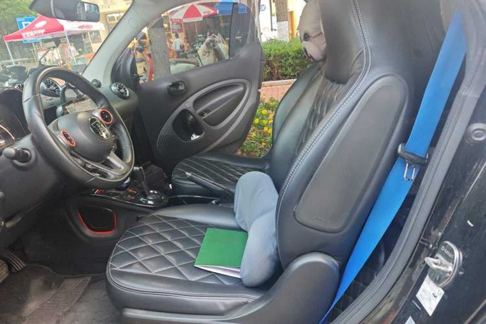 Used smart fortwo 2015 1.0L 52 kW hardtop Dynamic version Left Rear Seat