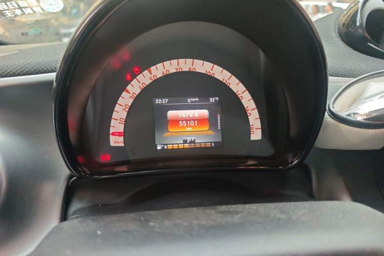Used smart fortwo 2015 1.0L 52 kW Hardtop Passion Edition Odometer Close Up