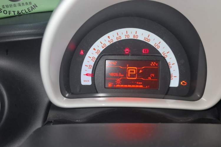 Used smart fortwo 2015 1.0L 52 kW hardtop Dynamic version Odometer Close Up