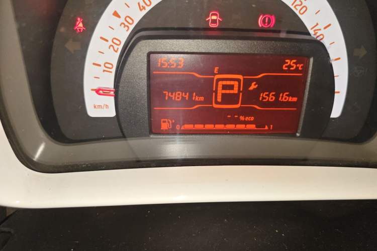 Used smart fortwo 2015 1.0L 52 kW hardtop Dynamic version Odometer Close Up