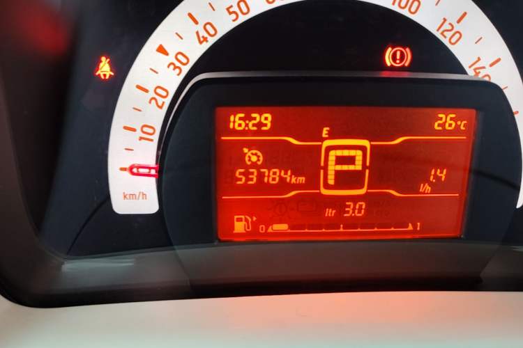 Used smart fortwo 2015 1.0L 52 kW hardtop Dynamic version Odometer Close Up