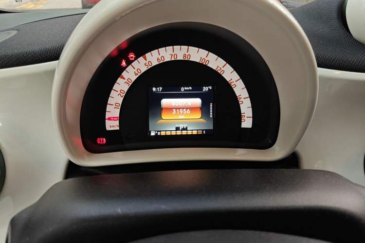 Used smart fortwo 2015 1.0L 52 kW Hardtop Passion Edition Odometer Close Up