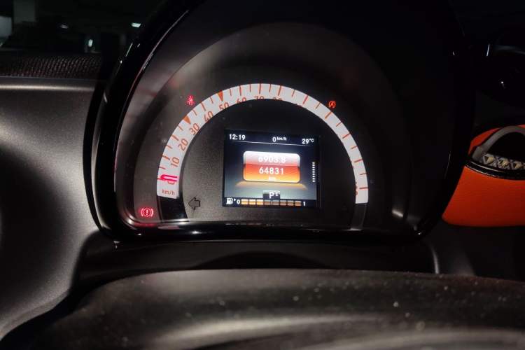 Used smart fortwo 2015 1.0L 52 kW Hardtop Passion Edition Odometer Close Up