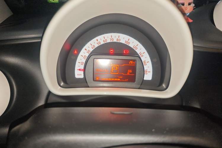 Used smart fortwo 2015 1.0L 52 kW hardtop Dynamic version Odometer Close Up