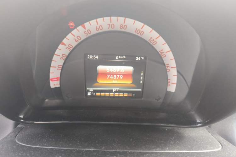 Used smart fortwo 2015 1.0L 52 kW Hardtop Passion Edition Odometer Close Up