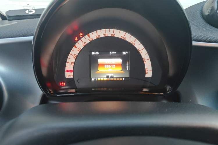 Used smart fortwo 2015 1.0L 52 kW Hardtop Passion Edition Odometer Close Up