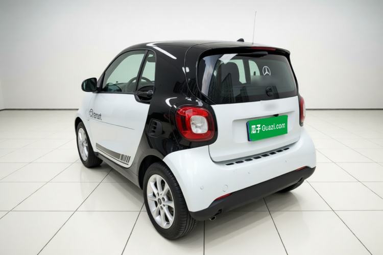 Used smart fortwo 2015 1.0L 52 kW hardtop Dynamic version Rear Left 45 Deg