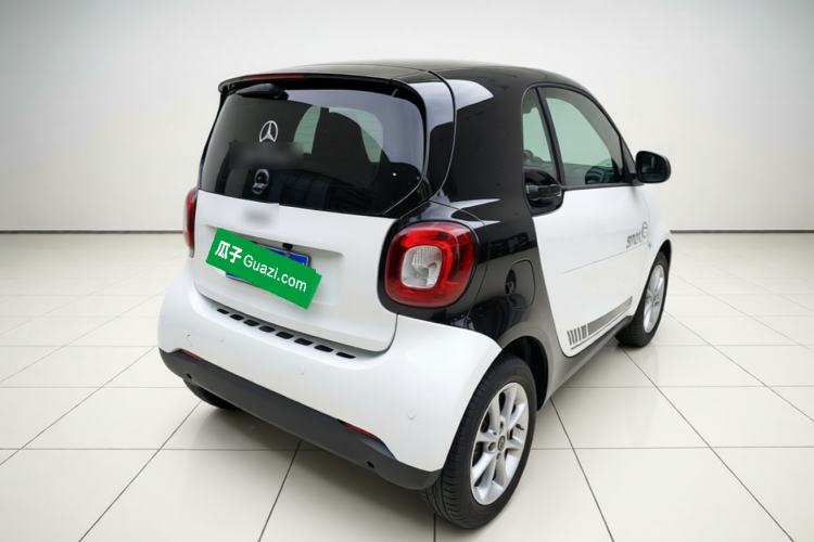 Used smart fortwo 2015 1.0L 52 kW hardtop Dynamic version Rear Right 45 Deg