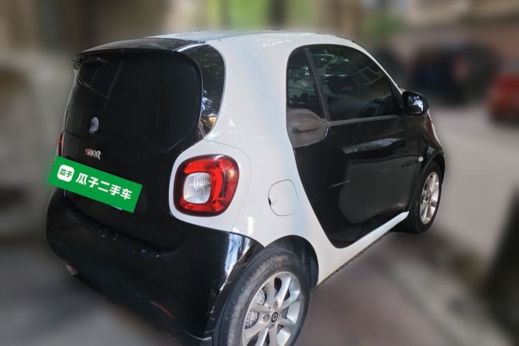 Used smart fortwo 2015 1.0L 52 kW hardtop Dynamic version Rear Right 45 Deg
