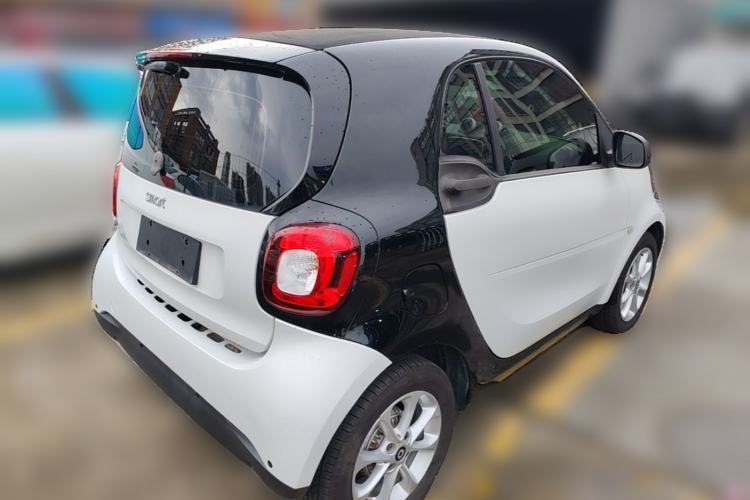 Used smart fortwo 2015 1.0L 52 kW hardtop Dynamic version Rear Right 45 Deg