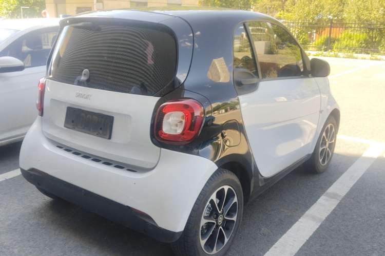 Used smart fortwo 2015 1.0L 52 kW Hardtop Passion Edition Rear Right 45 Deg