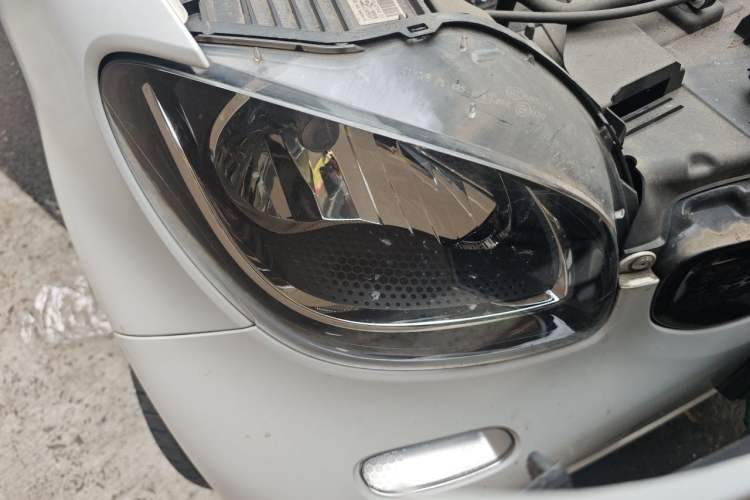 Used smart fortwo 2015 1.0L 52 kW Hardtop Passion Edition Right Front Headlight