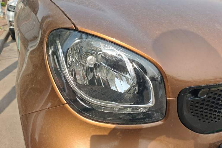Used smart fortwo 2015 1.0L 52 kW Hardtop Passion Edition Right Front Headlight