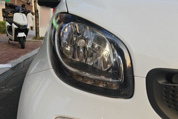 Used smart fortwo 2015 1.0L 52 kW hardtop Dynamic version Right Front Headlight