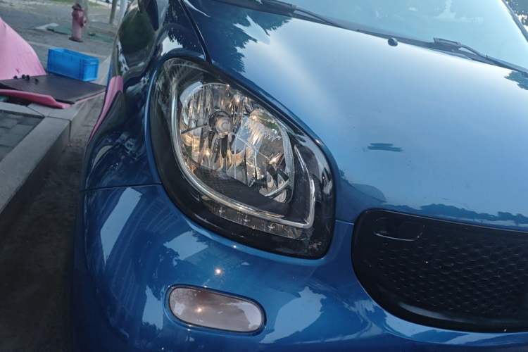 Used smart fortwo 2015 1.0L 52 kW Hardtop Passion Edition Right Front Headlight